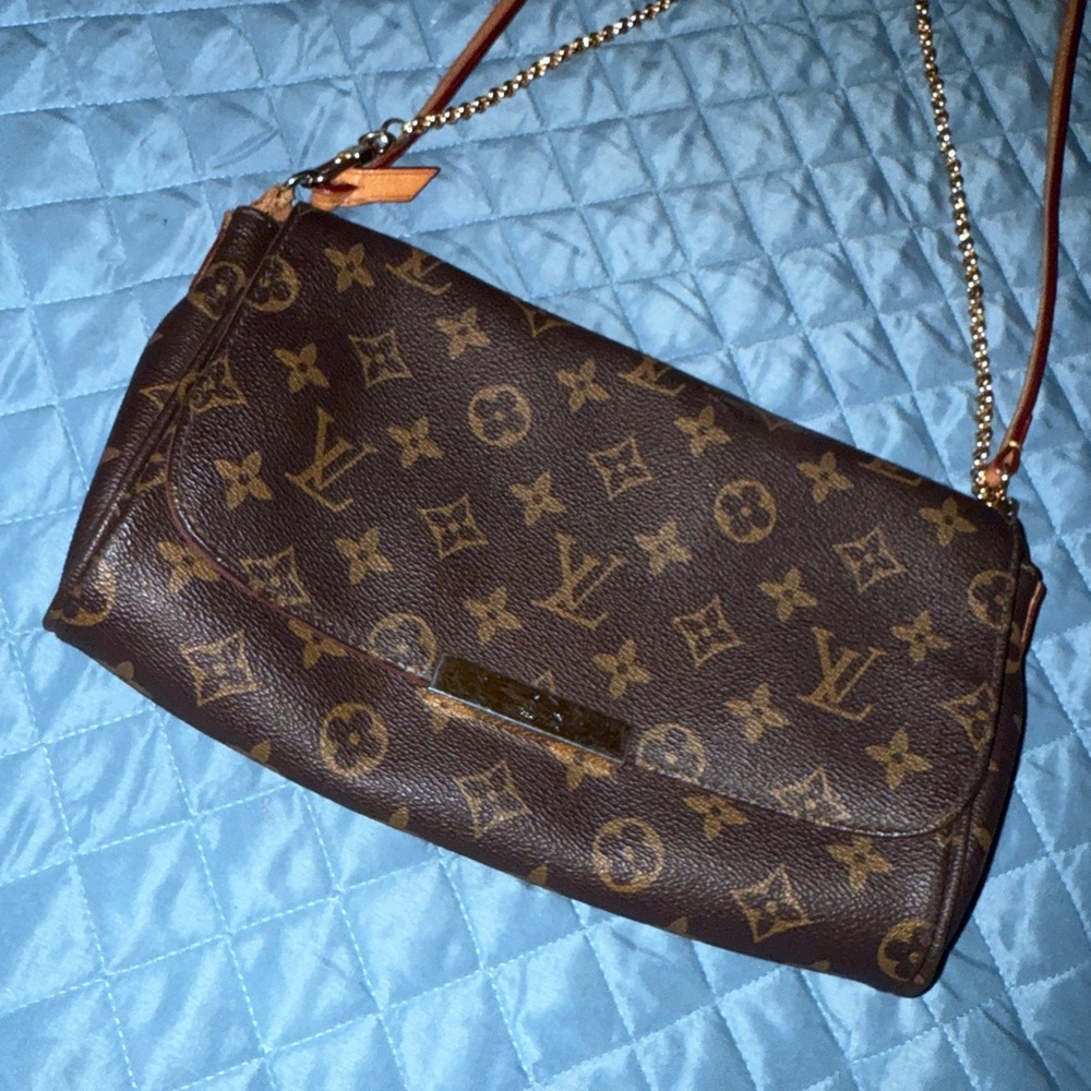 Louis Vuitton Favorite MM Monogram Canvas Crossbody Bag - Worn Strap Loop